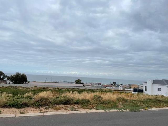 500 m² Land available in St Helena Views