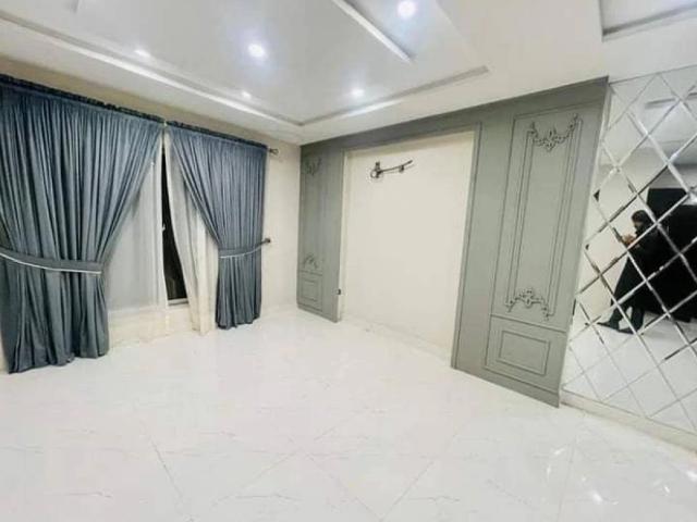 500 Square Feet flat For Sale In Sector C Block Bahria Town Lahore Golf View Residencia ID 81602