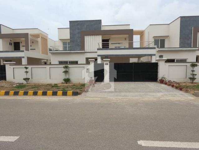 500 Square Yards Brand New Fully Renovated Park Facing Bungalow Available For Rent