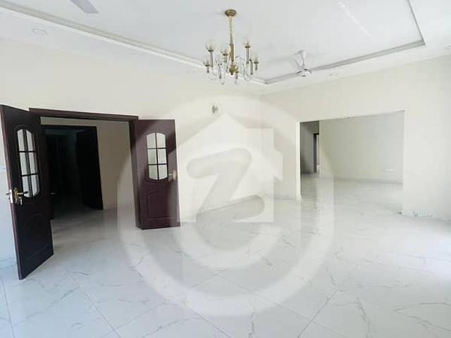 500 Sq Yards Latest Design Rcc Structured Bungalow Available In The Market