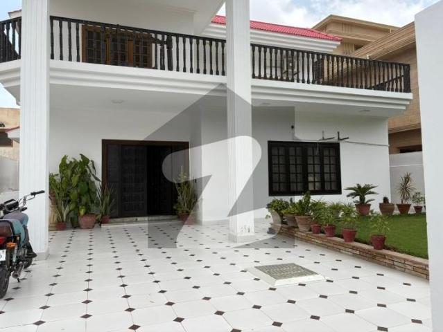 500 Sq. Yards Well Maintained Available for Rent DHA Phase 7