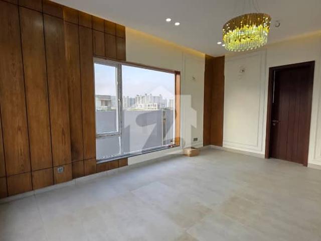 500 Sq. Yards Ultra Luxury Villa For Sale | 8 Bedrooms | Basement | A+ Construction Quality
