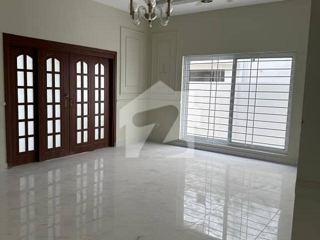 500 sq yd corner on 30% down payment with 6 months time house for sale