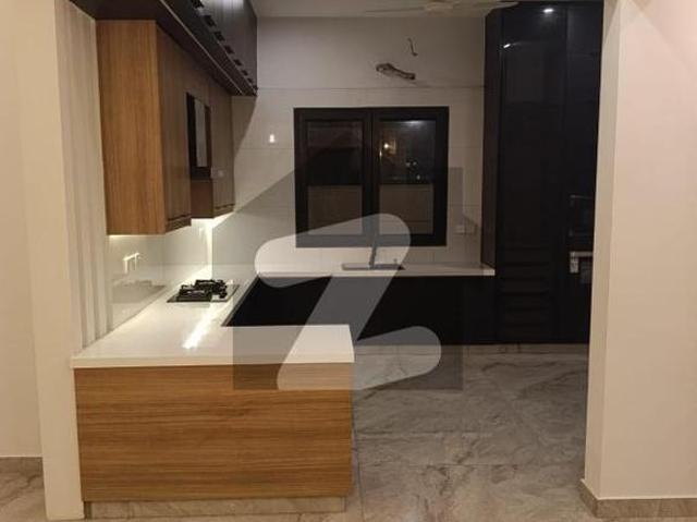 500 sq yd bungalow available for rent phase 8. DHA Phase 8