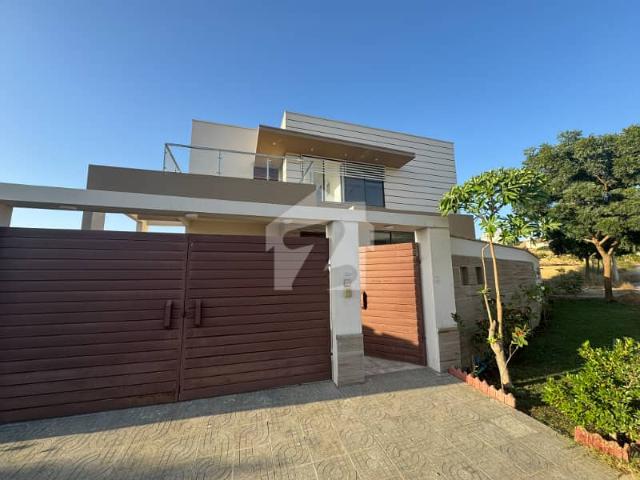 500 Sq Yd Designer 6 Bedroom Park Facing Villa with Basement for Rent Precinct 4, Bahria Town Karachi, with Park, Mosque & Midway Commercial nearby close to Entrance