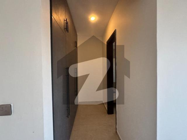 500 Sq Yd Designer Villa For Sale Precinct 17, Bahria Town Karachi. 5 Or 6 Beds | Drawing, Dining, Lounge, Modern & Greasy Kitchen 3 Mins Drive From Main Gate | Near Jinnah Avenue & Theme Park. Bahria Town Precinct 17