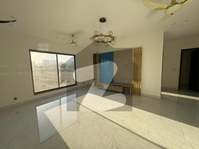 500 Sq Yd Designer Villa with Basement For Sale Precinct 17, Bahria Town Karachi 5 or 6 Beds | Drawing, Dining, Lounge, Modern & Greasy Kitchen 3 Mins Drive from Main Gate | Near Jinnah Avenue & Theme Park. Bahria Town Precinct 17