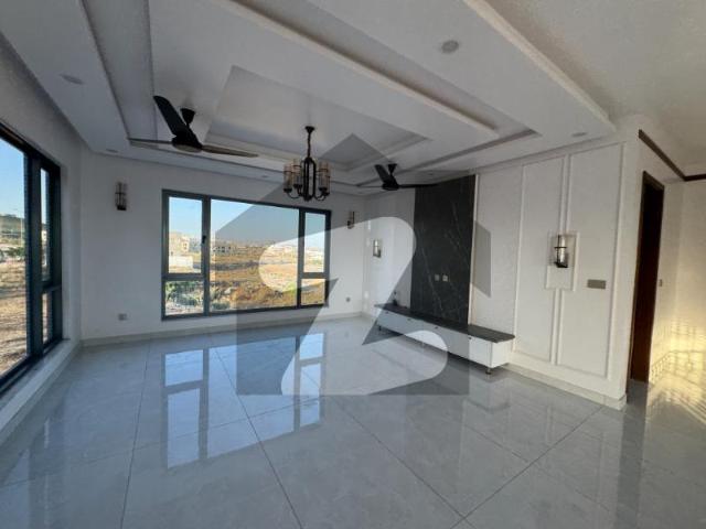 500 Sq Yd Elite Villa For Sale Precinct 9 Bahria Hills, Bahria Town Karachi. Elegant Design | 5 or 6 Beds | Basement | Drawing, Dining, Lounge, Modern Kitchen & Greasy Kitchen. Heighted Location | Near Flagpole | Just 3 Mins Drive from Entrance. Bahria Hills