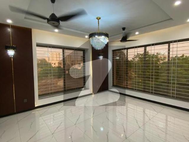 500 Sq Yd Elite Villa WITH BASEMENT For Sale Precinct 9 Bahria Hills. Elegant Design | 5 or 6 Beds | Drawing, Dining, Lounge, Modern Kitchen & Greasy Kitchen. Heighted Location | Near Flagpole | Just 3 Mins Drive from Entrance. Bahria Hills