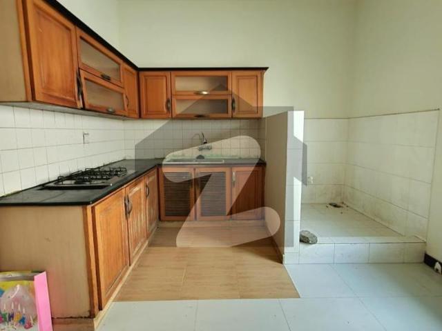 500 Sq. Yd. Well Maintained Bungalow For Sale | Prime Location DHA Karachi | 5 Bedrooms | Ideal For Families DHA Phase 6