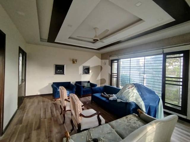 500 sq yd well maintained bungalow with full basement for sale in dha phase 8