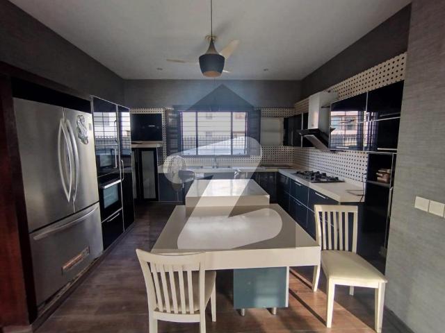 500 sq yd well maintained bungalow with full basement for sale in dha phase 8 zone b