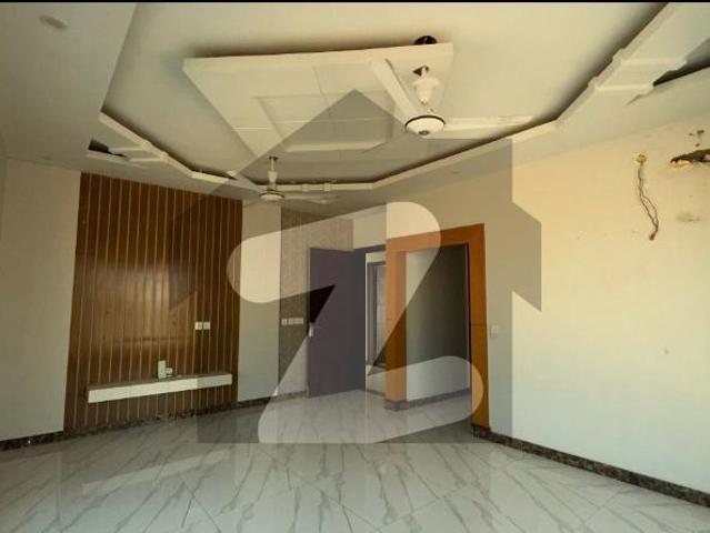500 Sq Yd West Open Villa #358 Street 09 Near Park Precinct 4, 3 Mins to Main Entrance! Park Facing Vibes + Mosque, Sports Complex, Shopping Nearby. Perfect Luxury Family Home/Investment! Bahria Town Precinct 4