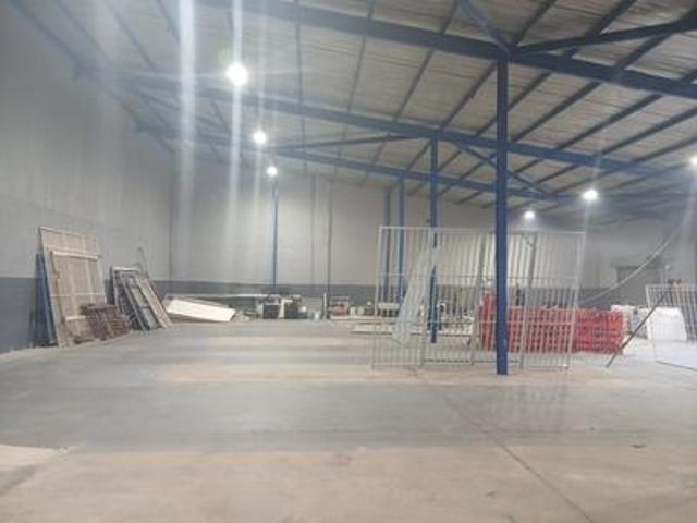 500 sqm factory/warehouse to let in.