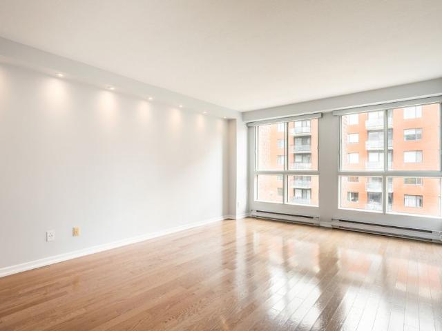 500 Rue de la Montagne Montréal Ville Marie, QC H3X