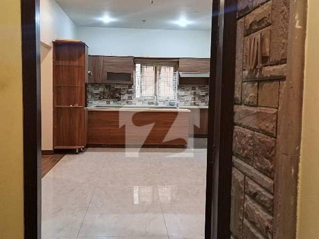 500 yard town house ground plus 1 planning apartment for sale 1st floor 3bed dd 4 washrooms servent room car parking Conner most prime location
