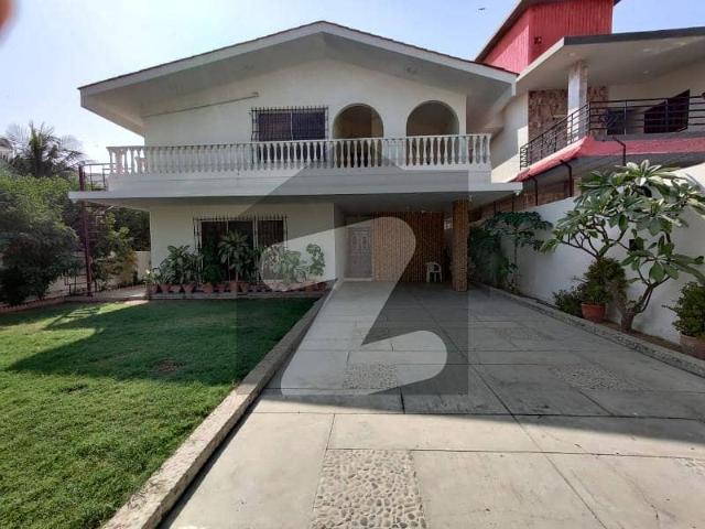 500 Yard Well Maintained Strong and Solid Banglow is available for sale 4 Spacious Bedrooms with Drawing and Dinning