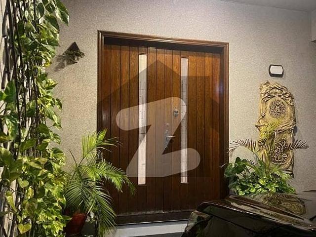 500 Yard Bungalow For Rent in Phase 6