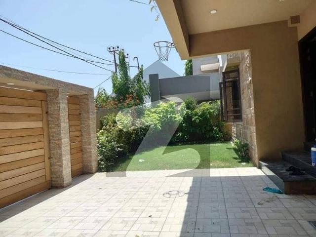 500 Yard Ground Portion: Three En Suite Bedrooms, Separate Utilities, Servant Quarter, Parking