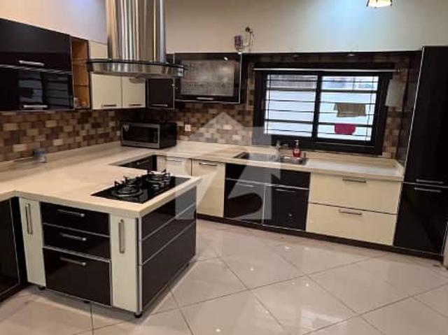500 Yards 6 Bedroom Bungalow Available For Sale