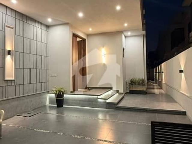 500 Yards Artistic Villa For Sale In Phase 6