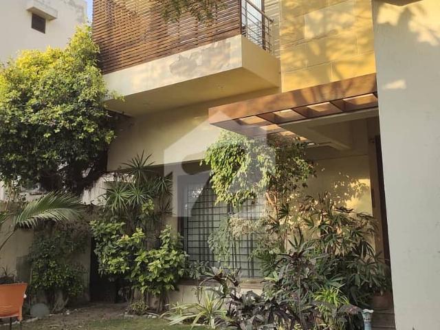 500 Yards Beautiful Bungalow West Open Available For Sale