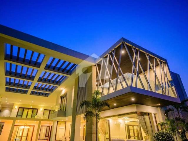 500 yards beautiful independent bungalow available for sale fully renovated marble flooring 1+3 bedrooms study full basement luxurious drawing dining lounge
