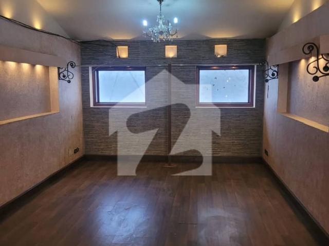 500 Yards Bungalow Available For Rent For Commercial Use
