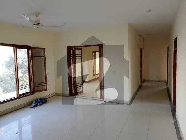 500 Yards Bungalow For Rent 6 Bedrooms Full Big Room Size