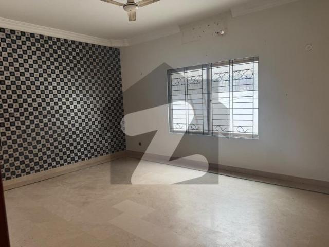 500 yards Bungalow Near Park And Masjid DHA Phase 7