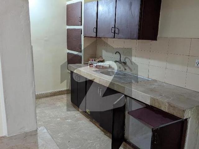 500 Yards Double story Independent 6 Bed dd 2 Kitchen Parking Green Lawn Gulshan e Iqbal Block 4