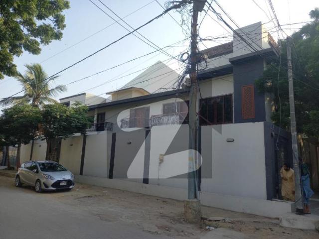 500 Yards Double Storey Independent Bungalow Available For Block 7 Gulshan e Iqbal, Karachi House is vacant Key available Visit possible anytime Roshan Associates Real Estate Marketing. Gulshan e Iqbal Block 7