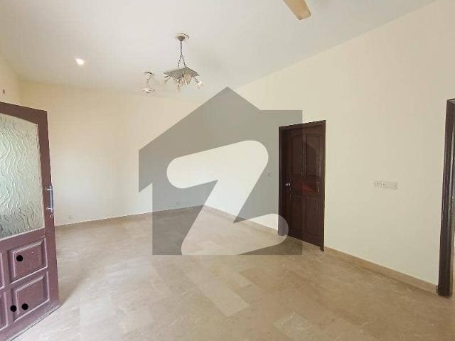 500 Yards First Floor Portion For Rent Only For Multinational And Bankers