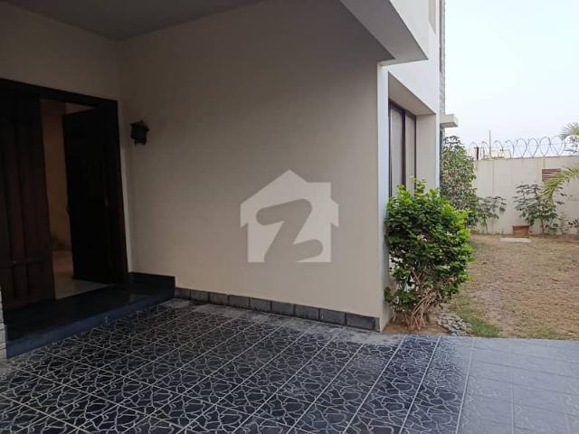 500 Yards Fully Renovated Bungalow For Rent In DHA Phase 8 | 5 Bed + Study | Basement | Huge Lawn