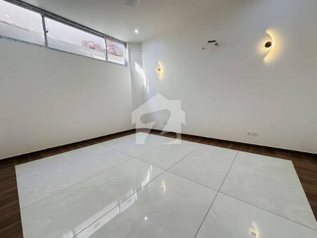 500 Yards Owner Built Bungalow For Sale