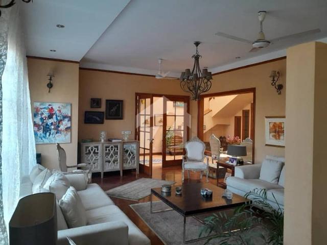 500 Yards Luxury Bungalow for Rent in DHA Phase 8 Karachi 6 Bedrooms with Garden & Prime Location