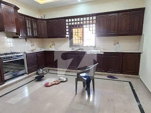 500 yards renovated bungalow for sale phase 7