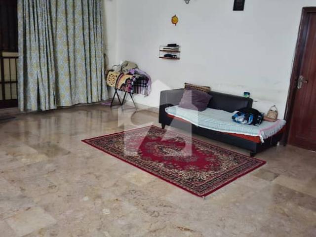 500 Yards Well Maintained Bungalow Available For Sale In Main Nishat Triangle