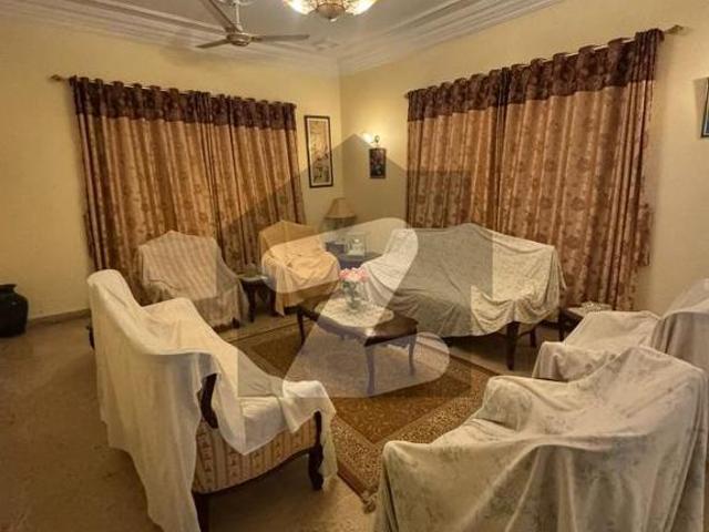 500 yards well maintained bungalow DHA Phase 6