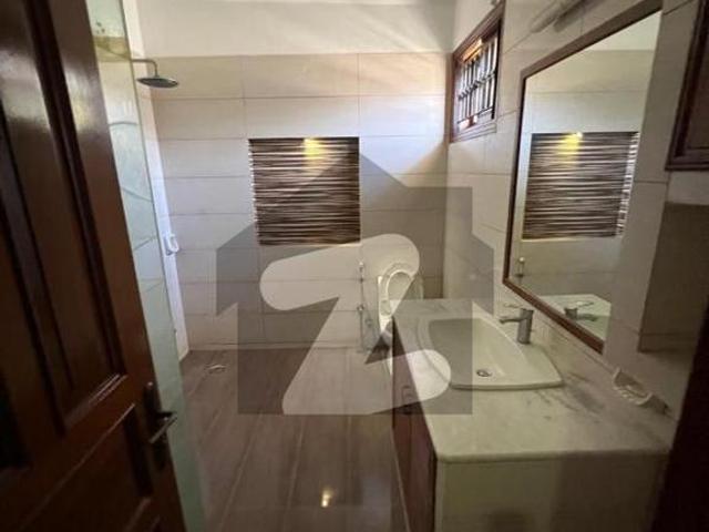 500 yards well maintained bungalow for rent dha phase 5