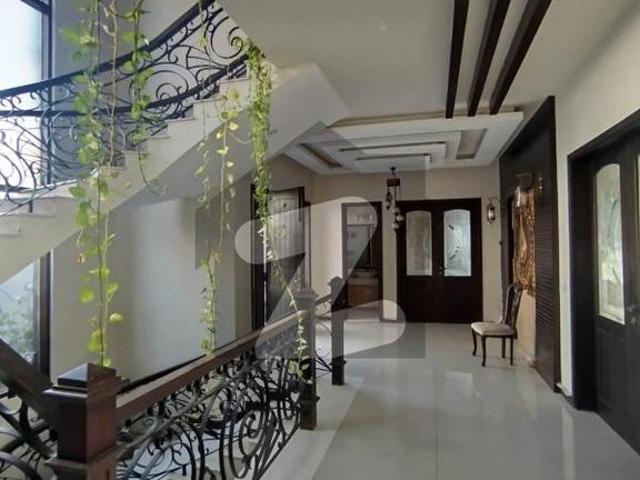 500 Yards Well Maintained Bungalow For Sale In DHA Phase 8