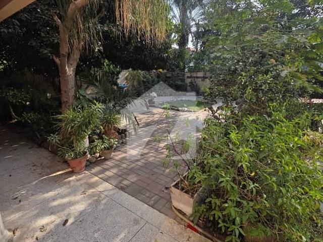 500 Yards Well Maintained House At Phase 5