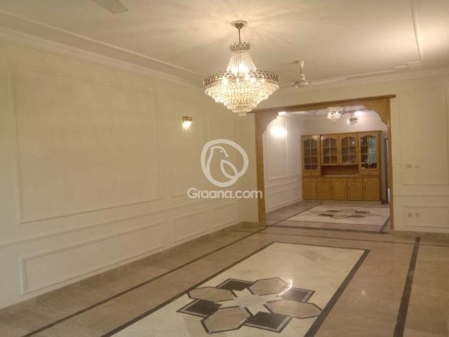 500 Yd² House for Rent