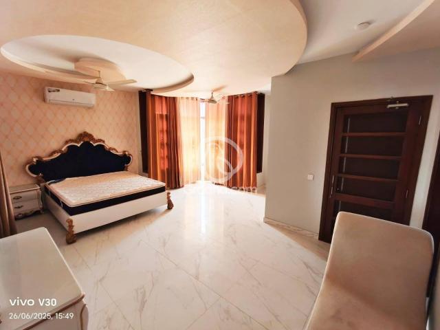 500 Yd² House for Sale