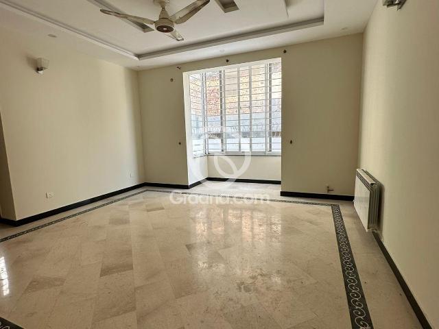 500 Yd² House for Sale