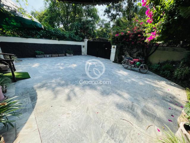 500 Yd² Upper portion for Rent