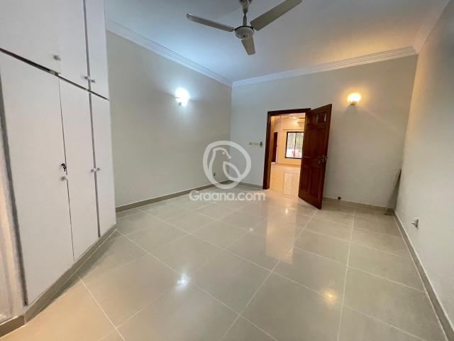 500 Yd² Upper portion for Rent