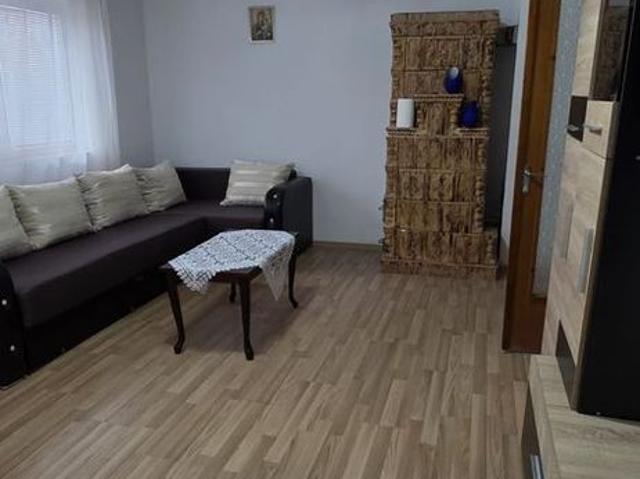 500euro/luna, Gara bloc Vila, apartament spatios 3 camere, 2 bai. et 1