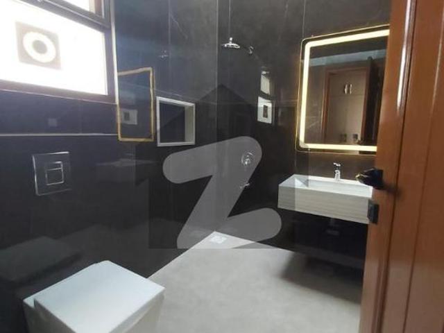 500sq yd Luxury Villa FOR SALE. 2km from Entrance of BTK. 6 Bed DDL 2 Kitchens Bahria Town Precinct 4