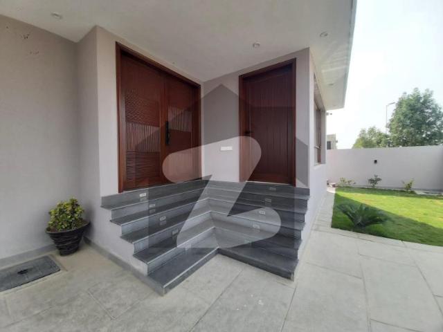 500sq Yd Luxury Villa FOR SALE. 2km From Entrance Of BTK. 6 Bed DDL 2 Kitchens Bahria Town Precinct 4